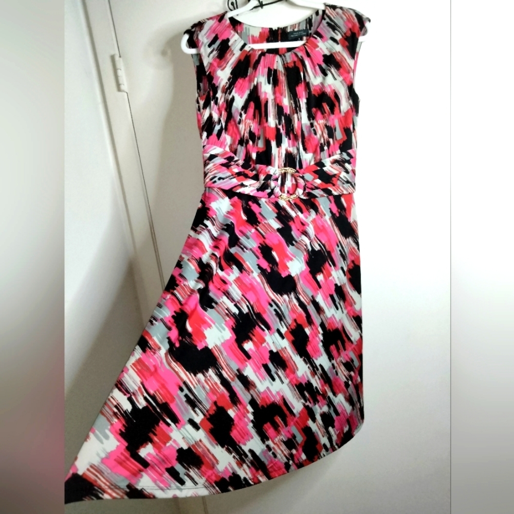 Tahari (Size 4) Multicolor Paintbrush Pattern Gold Hardware Accent Sheath Dress